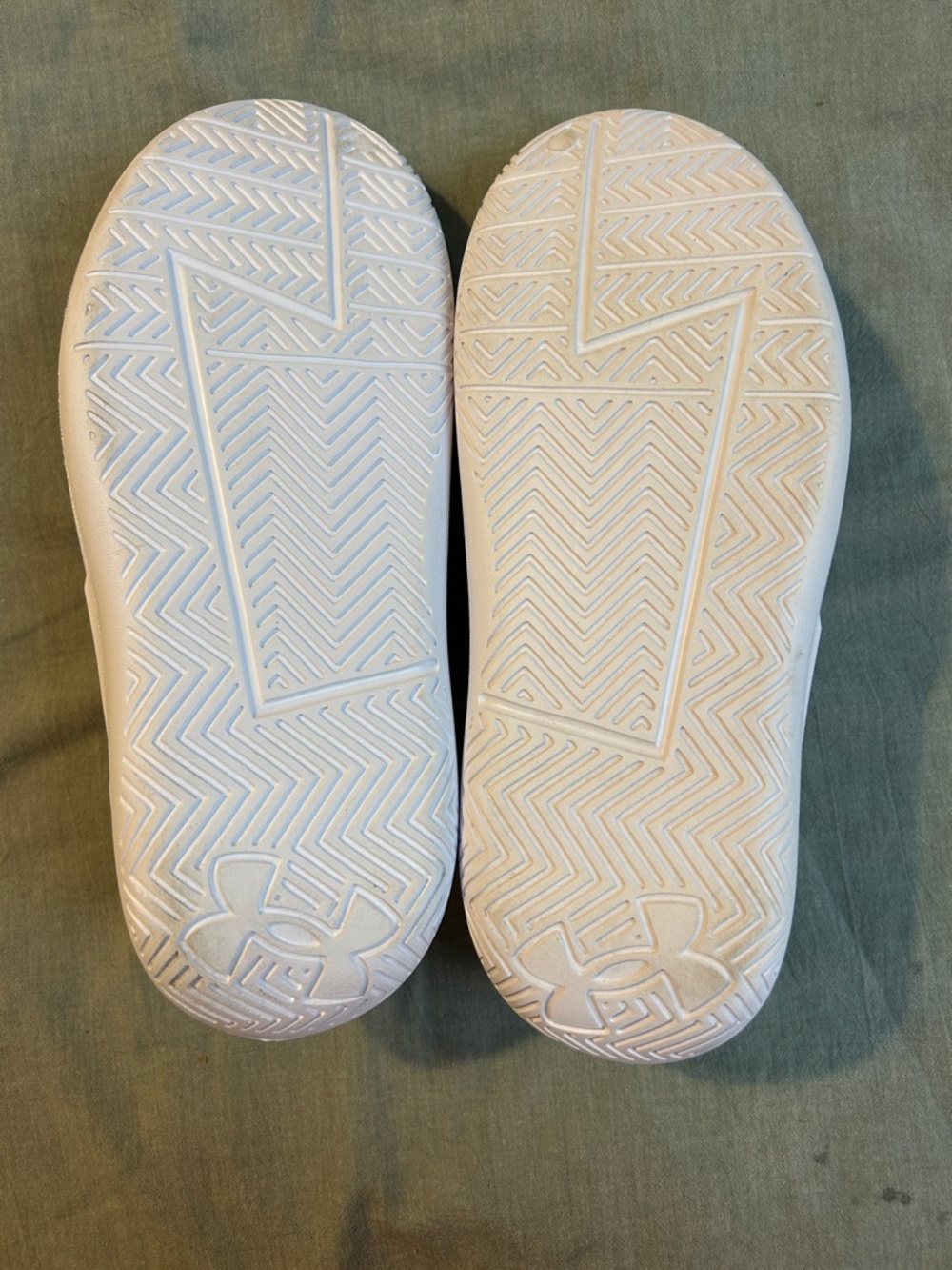 Under Armour Curry White Slip-On Water-Friendly Shoes - Picture 6 of 6